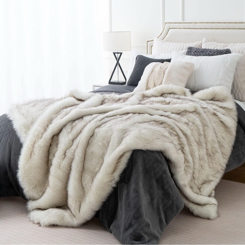 Luxurious Cream Faux Fur Throw Blanket